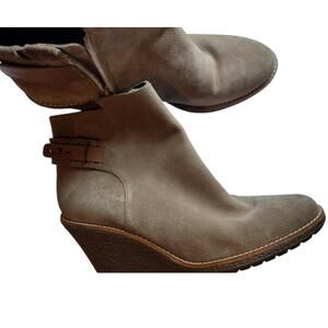 Cole Haan Boots Womens Size 10 Beige Suede Wedge Ankle Booties Buckle Zip Fall